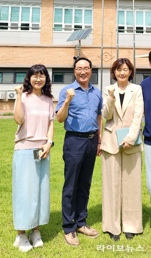 인천시의회 교육위원회 소속 한민수 의원(가운데)이 특수교육 현장을 찾아 학생들의 진로교육과 교육환경 개선 방안을 논의했다.(사진=인천시의회)