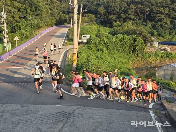 청정 해안을 달리며 몸과 마음을 치유하는 달리깅.(사진=인천대학교)