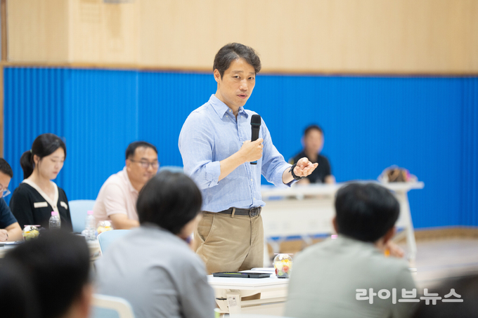 인천시의회 교육위원회가 다음 달 1일 개교 예정인 인천신검단초등학교를 찾아 개교 준비 상황을 점검하고, 교육 현장을 직접 확인했다.(사진=인천시의회)
