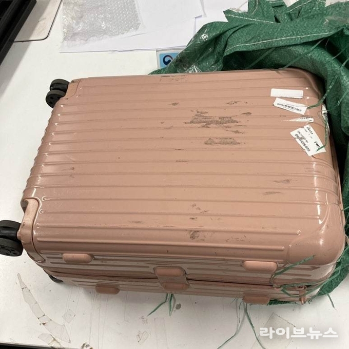 특송화물로 보낸 여행가방 외관.(사진=인천공항세관)