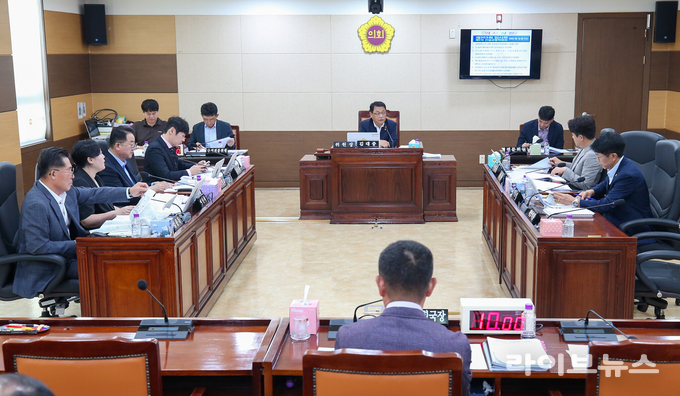 인천시의회 건설교통위원회 계산종합의료단지 도시개발사업 소위원회 모습.(사진=인천시의회)