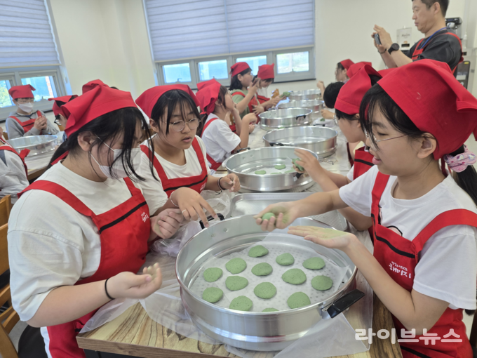 석모도 해미지마을 체험 모습.(사진=강화군)