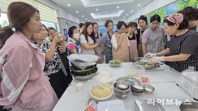 반갑다 우리 무형유산, 김치 담그기·막걸리 빚기 교육.(사진=완주문화재단)