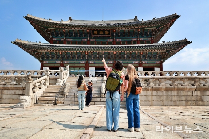 한국관광공사, 한국신과 경복궁 탈환작전