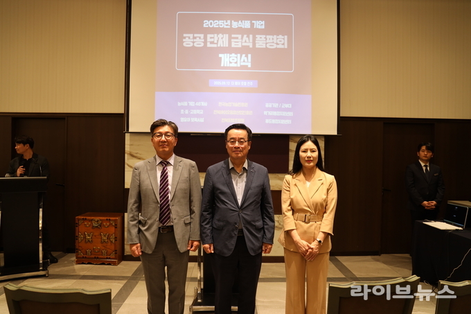 기관장 단체사진 (좌부터 전북지방조달청장 김항수, 농진원장 안호근, 전북바이오융합산업진흥원장 이은미).