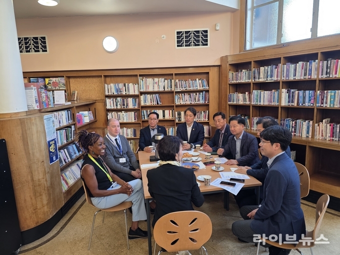 인천시의회 교육위원회가 영국 런던과 프랑스 파리 등지에서 공무국외출장을 진행하며 선진 교육 시스템 벤치마킹에 나섰다.(사진=인천시의회)