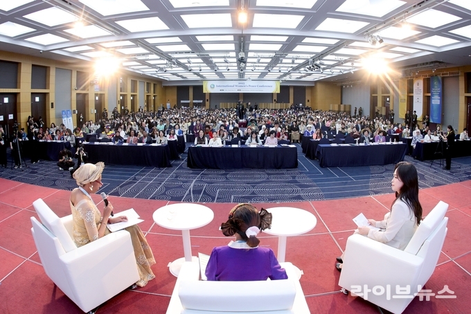 청주 엔포드호텔에서 IWPG 주최로 열린 2025 세계여성평화 콘퍼런스 2부 여성평화교육 세션이 진행되고 있다.(사진=IWPG)