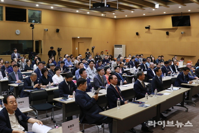2025 인천국제미디어콘퍼런스가 열린 연세대 국제캠퍼스 국제회의실을 가득 메운 청중들.(사진=미디어경인 인천국제미디어콘퍼런스사무국)