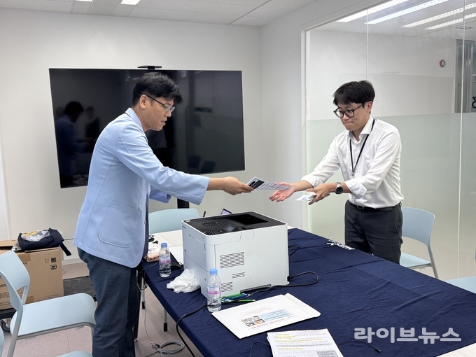 한국건강관리협회 인천시지부가 송도에 위치한 재외동포청에서 공무원을 대상으로 건강캠페인을 진행했다.(사진=한국건강관리협회 인천시지부)