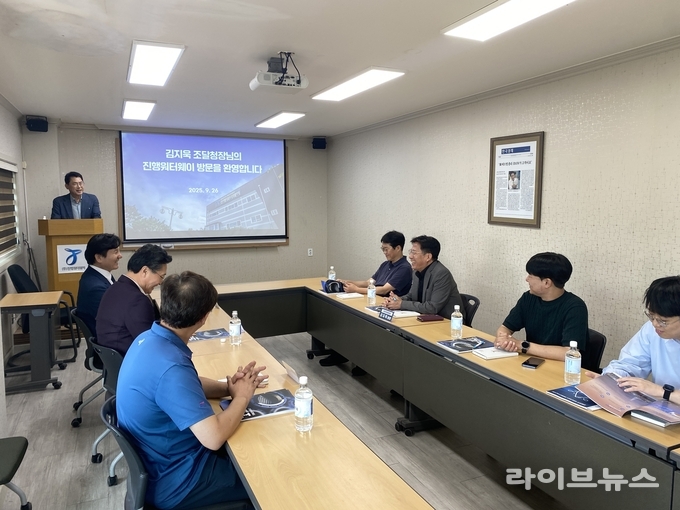 인천지방조달청이 경기도 안성시에 위치한 수처리 전문기업 주식회사 진행워터웨이 현장을 직접 방문해 기업 애로사항 청취와 기술력을 점검하는 소통 행보를 이어갔다.(사진=인천지방조달청)