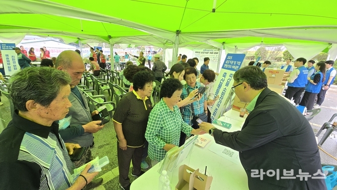 축산물품질평가원 전북지원은 지난 24일, 전북특별자치도 임실군 청웅면 복지회관 일원에서 열린 ‘찾아가는 연합 ESG 사회 공헌활동’에 참여했다.