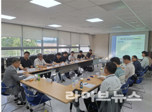 농림축산검역본부는 돼지질병의 현안을 공유하고 인공지능(AI)을 활용한 돼지질병 제어기술 개발과제를 발굴하기 위한 ‘돼지질병 분야별협의체’를 지난 23일 경북 김천 소재 검역본부에서 개최했다.