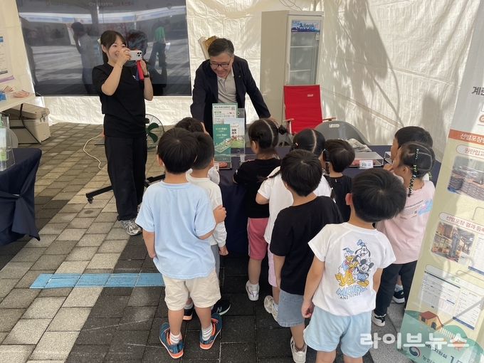축산물품질평가원 전북지원은 지난 26일부터 28일까지 3일간 전북특별자치도청 서편광장에서 전국한우협회 전북도지회에서 주관하고 전북특별자치도가 후원하는 ‘2025년 축산물 소비촉진 행사’에 참여했다.