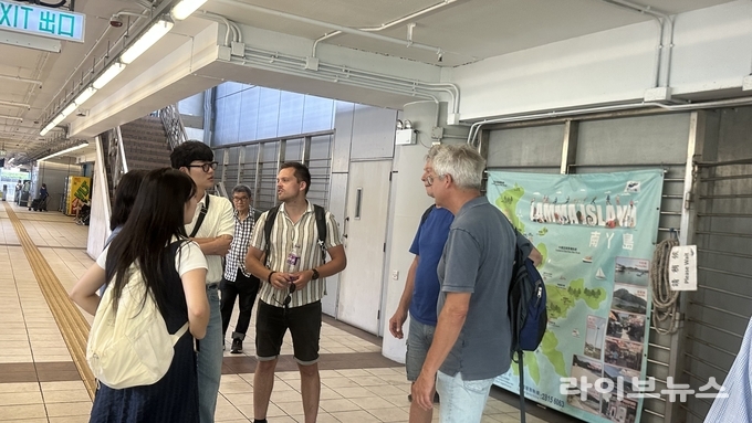 인천대학교 RISE사업단이 학부생 8명으로 구성된 글로벌 영 아일랜더스(Global Young Islanders)탐방단이 홍콩에서 현지 조사를 진행했다.(사진=인천대학교)