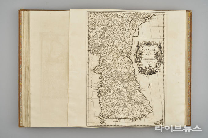 10월 이달의 해양유물 당빌의 조선왕국전도.(사진=국립인천해양박물관)