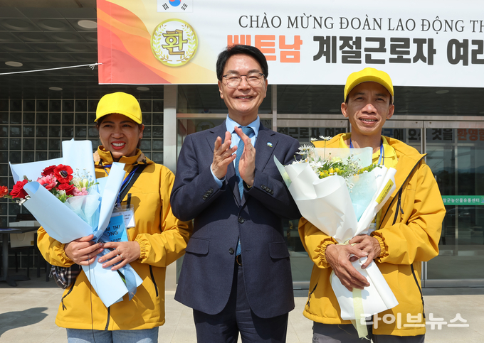 고창군이 진행한 베트남 외국인계절근로자 입국 행사 모습.(사진=고창군)