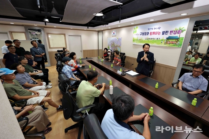 인천시 동구가 주민과의 소통을 강화하고자 야간 시간대 열린 반상회를 진행한다.(사진=인천동구)