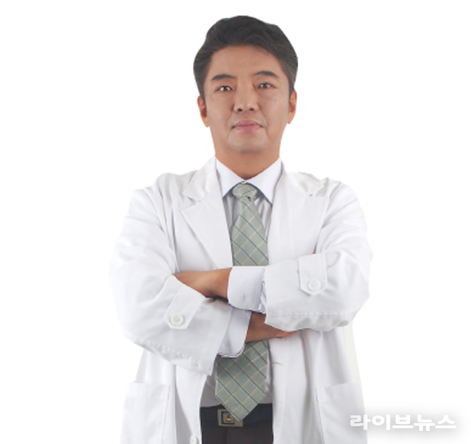 노블레스 홍인식 성형외과 홍인식 원장