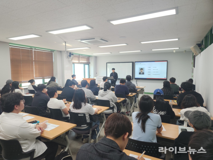 축산물품질평가원 대전충남지원은 2025년 하반기 채용 공고에 맞추어 대전·충남 지역 대학생을 대상으로 채용설명회와 취업 지원 활동을 진행했다. 사진은 9월 29일에 열린 공주대 설명회 모습.