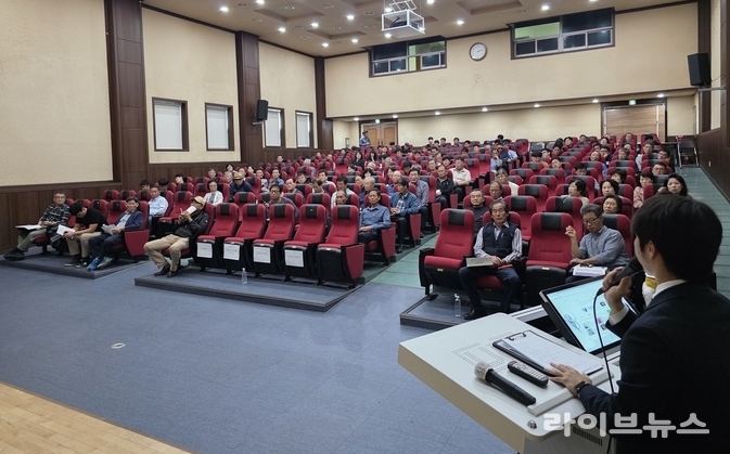 축평원 충북지원은 17일 충북농업기술원 대강당에서 소 위탁기관 및 한우 사육농가를 대상으로 '농가 경영역량 강화를 위한 사양 컨설팅 교육'을 성공적으로 마무리했다.