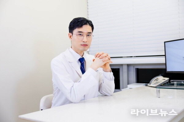 우리성형외과 김성찬 원장