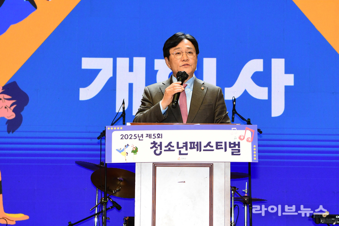 박용철 인천강화군수가 에 참석해 축사를 하고 있다.(사진=인천강화군)