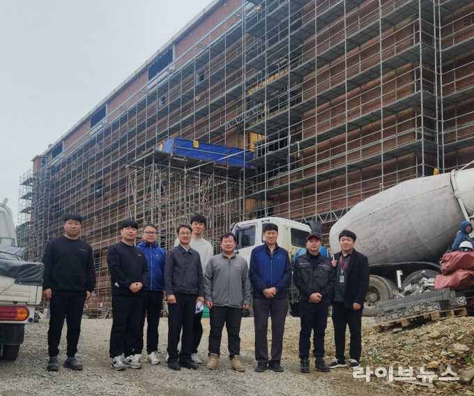 축산물품질평가원 대전충남지원은 지난 21일, 스마트축산 ESG 협의체 4차 활동으로 충남 보령소재 학성농장을 방문해 현장견학 및 교육을 실시했다.