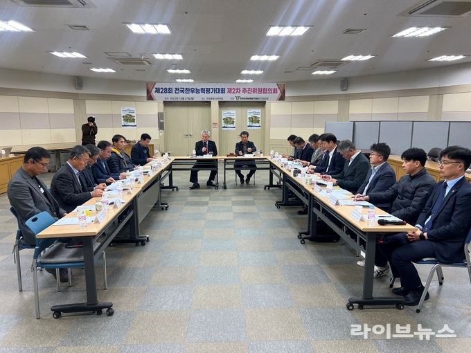 한국종축개량협회는 27일 안성축협 한우프라자 대회의실에서 제28회 전국한우능력평가대회의 성공적인 개최를 위한 제2차 추진위원협의회를 개최했다.