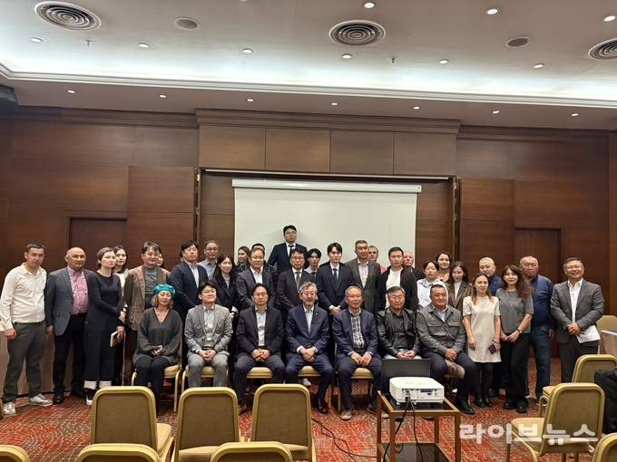 한국농업기술진흥원은 28일부터 11월 28일까지 약 한 달간, 농진원에서 지원하는 국내 농산업체 33개 사가 카자흐스탄, 중국, 베트남에서 연이어 열리는 현지 수출상담회에 참가한다.