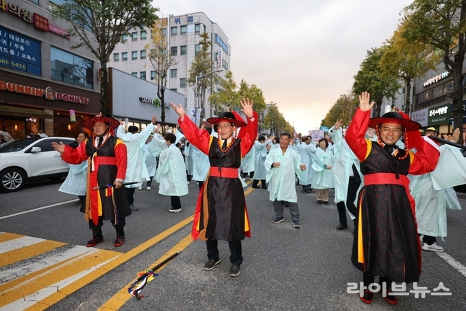 고창모양성제 거리퍼레이드.(사진=고창군)