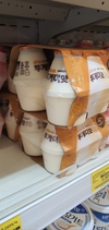 빙그레 투게더맛우유 제품 밖으로 우유 새어 나온채로 진열 판매