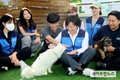 송미령 농식품부 장관 “정부도 반려동물 입양 활성화 노력할 것”