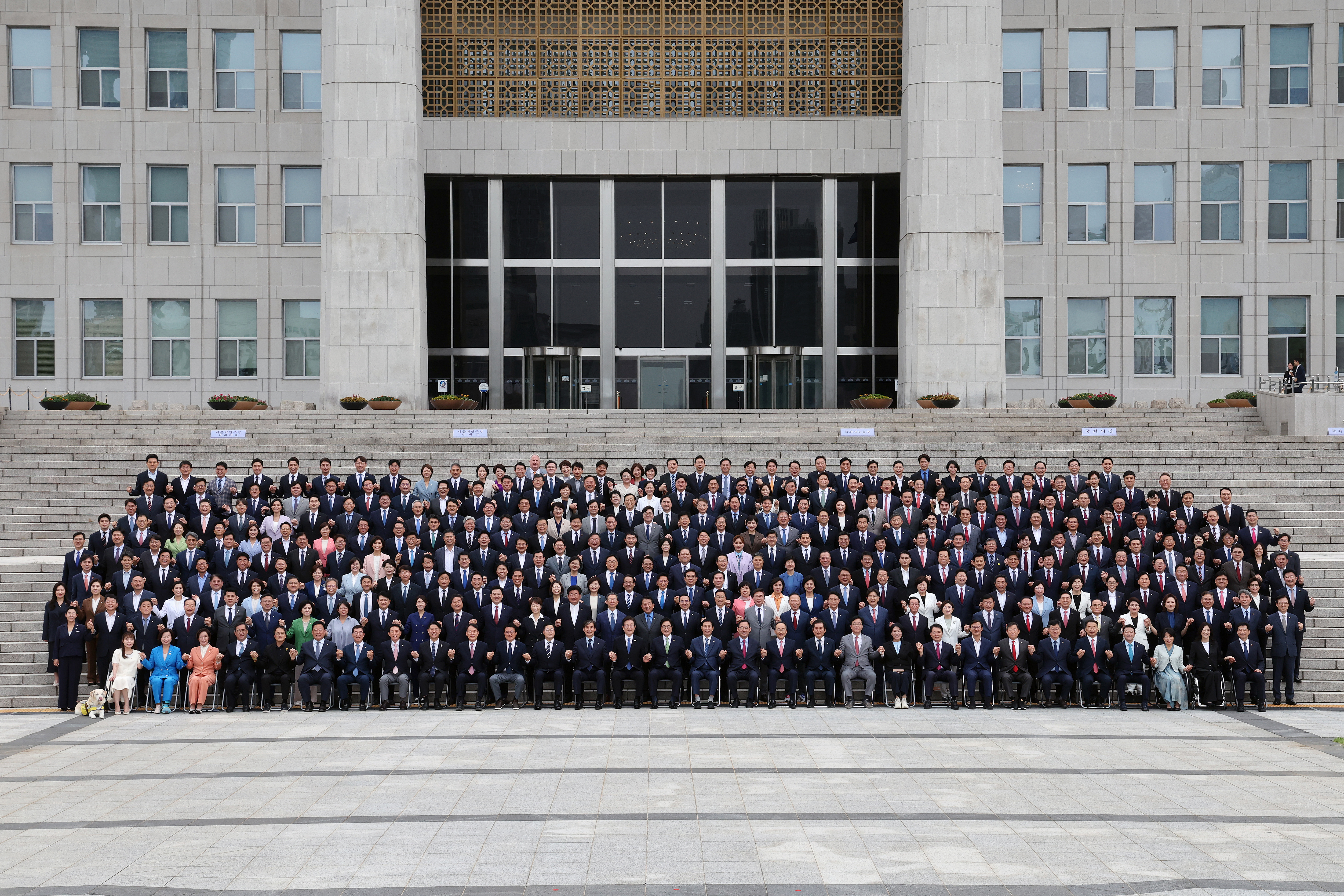 「제22대 국회 전반기 국회의원 단체 기념 사진」 촬영