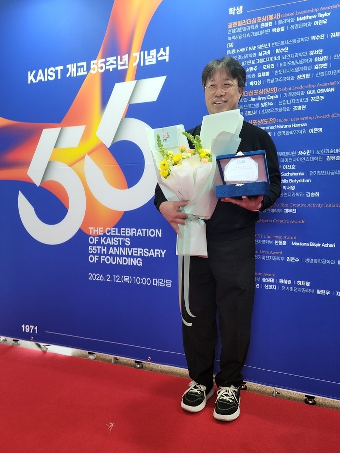 그래비티 샴푸 성공 이끈 이해신 교수, 세계 상위 2% 연구자 이름 올려 - 뉴스 썸네일 이미지